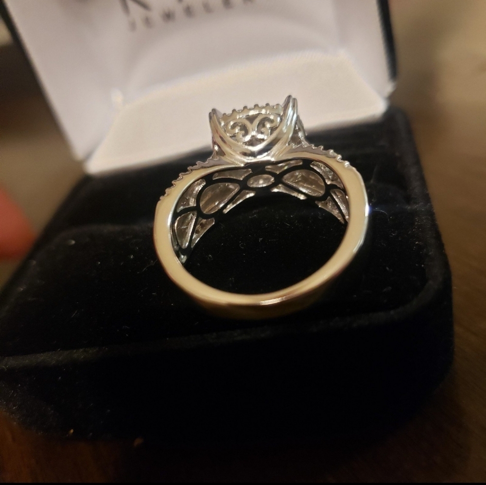 Amazing♥️ 10k gold diamond wedding ring - Picture 9 of 16